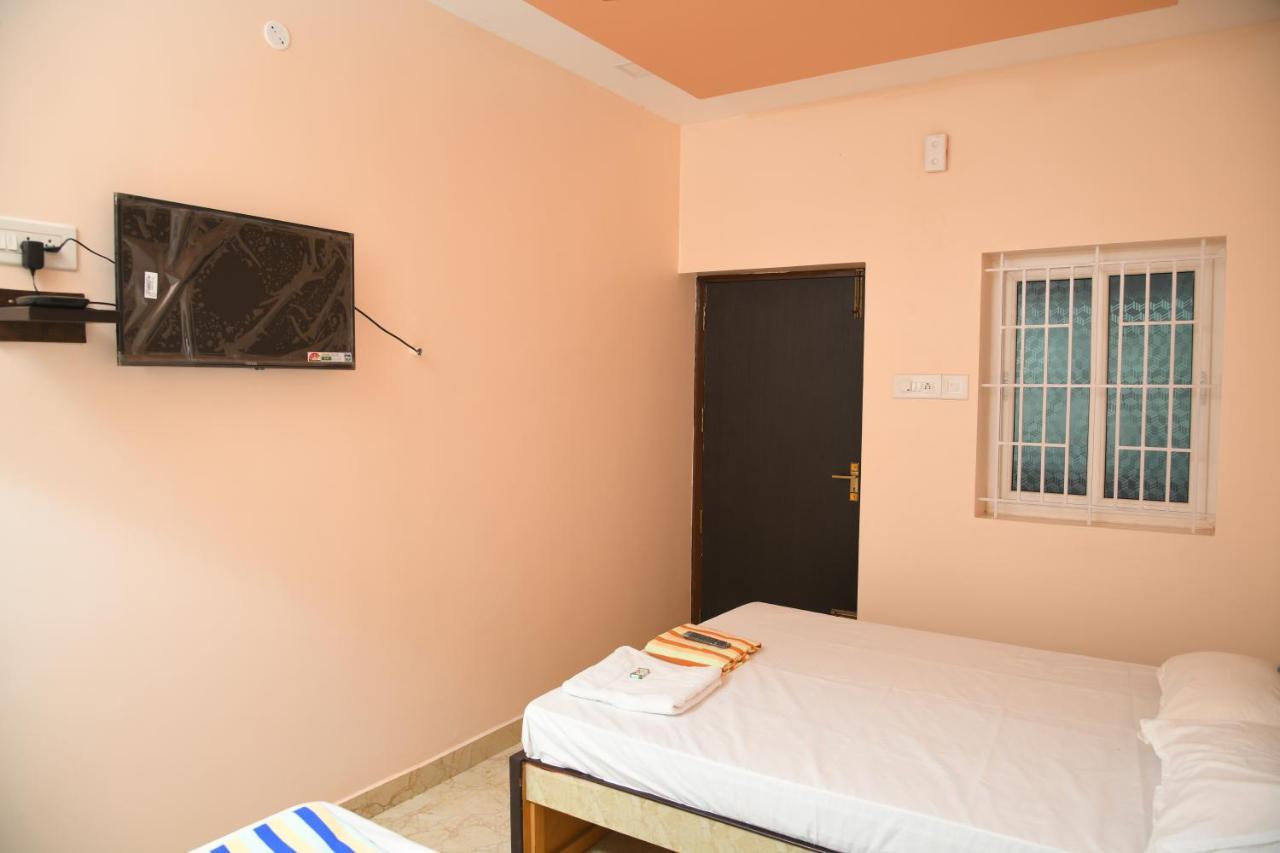 Sivamurugan residency Bhavani Bagian luar foto