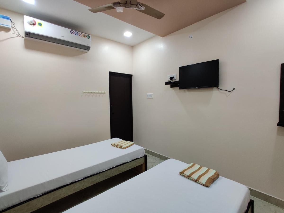 Sivamurugan residency Bhavani Bagian luar foto