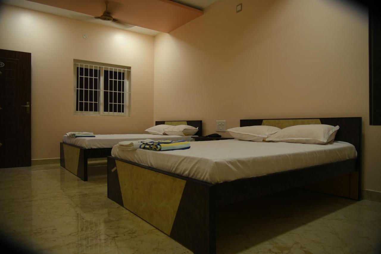 Sivamurugan residency Bhavani Bagian luar foto